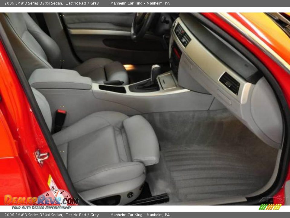 2006 BMW 3 Series 330xi Sedan Electric Red / Grey Photo #18