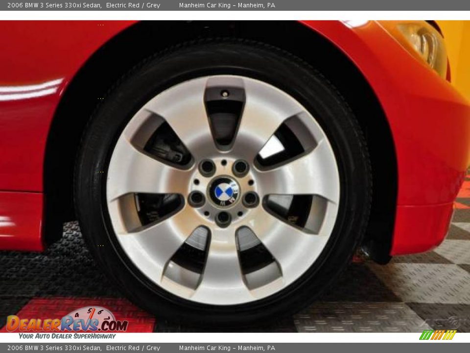 2006 BMW 3 Series 330xi Sedan Electric Red / Grey Photo #19