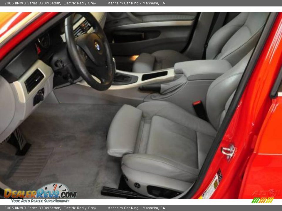 2006 BMW 3 Series 330xi Sedan Electric Red / Grey Photo #32