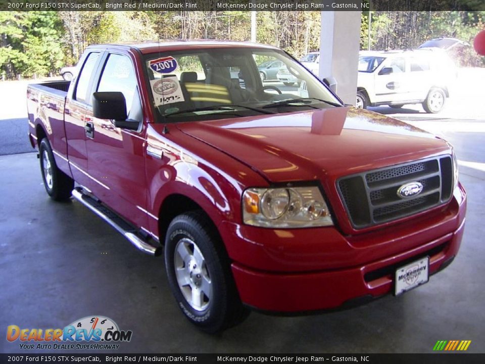 2007 Ford F150 STX SuperCab Bright Red / Medium/Dark Flint Photo #4