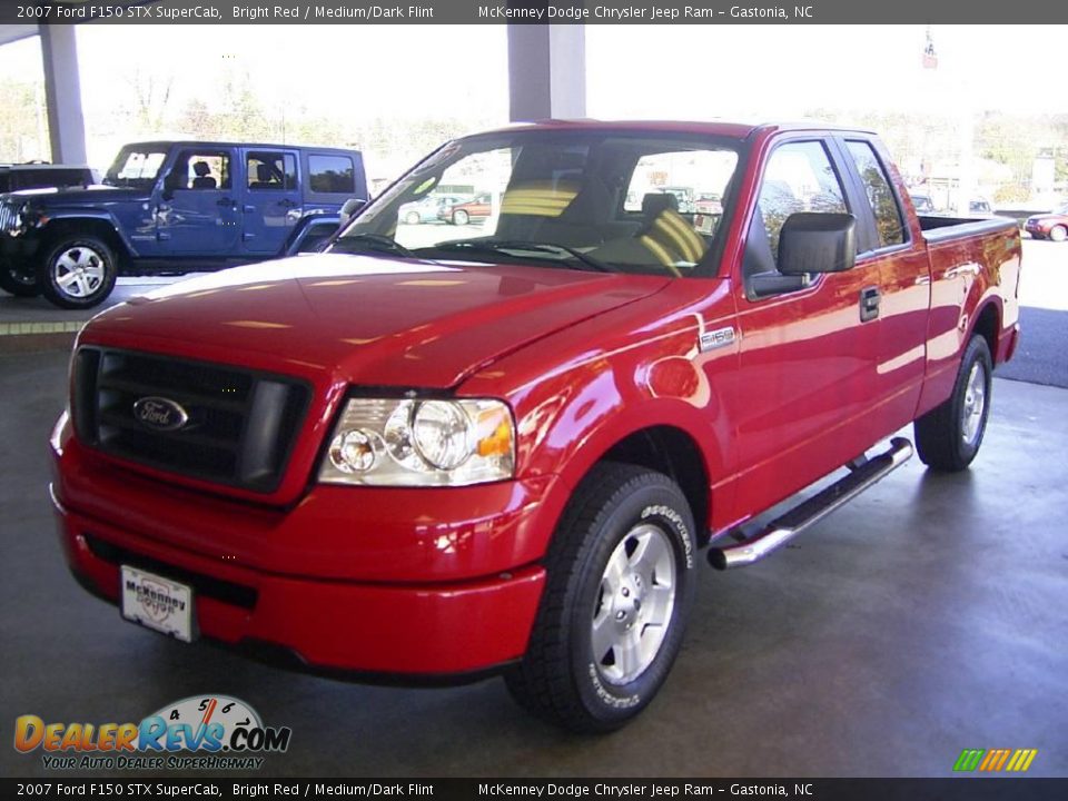 2007 Ford F150 STX SuperCab Bright Red / Medium/Dark Flint Photo #5