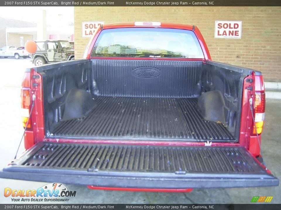 2007 Ford F150 STX SuperCab Bright Red / Medium/Dark Flint Photo #7