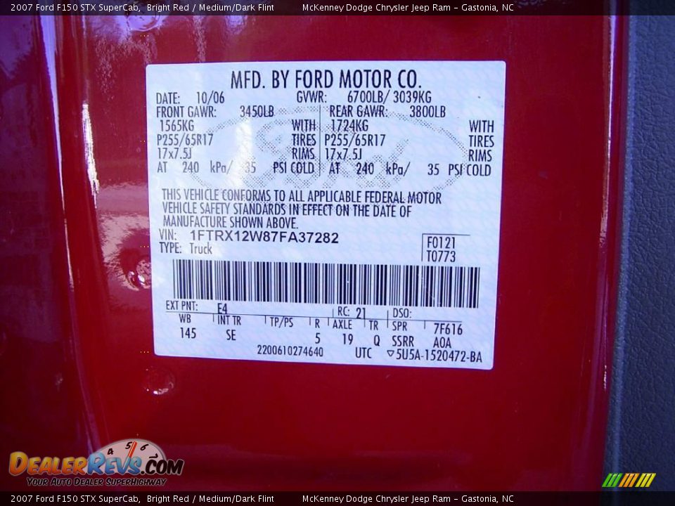 2007 Ford F150 STX SuperCab Bright Red / Medium/Dark Flint Photo #11