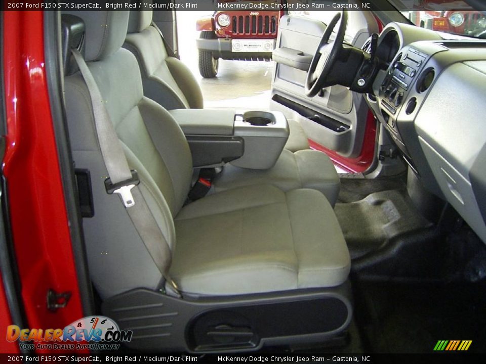 2007 Ford F150 STX SuperCab Bright Red / Medium/Dark Flint Photo #14