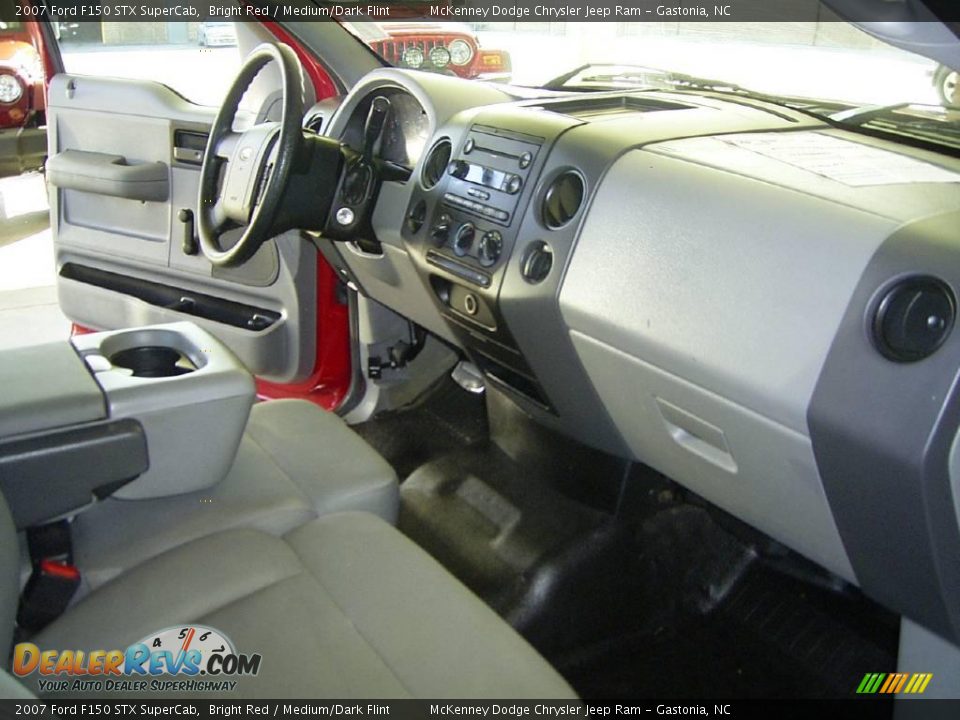 2007 Ford F150 STX SuperCab Bright Red / Medium/Dark Flint Photo #15