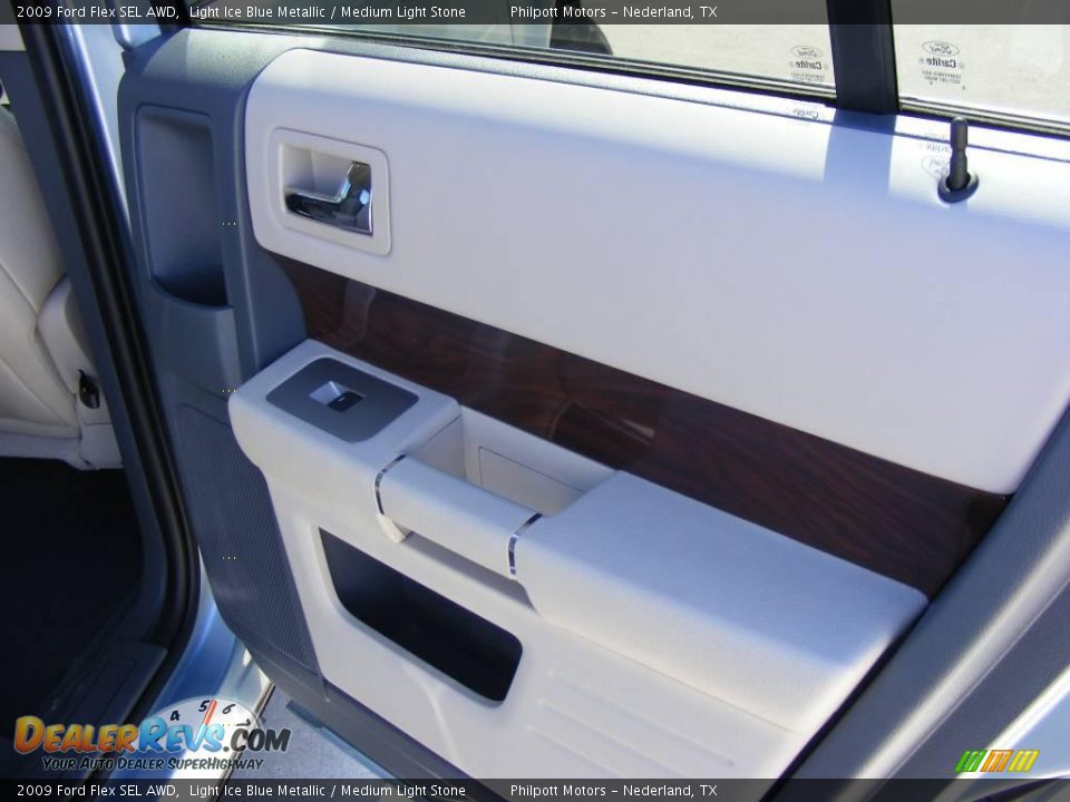 2009 Ford Flex SEL AWD Light Ice Blue Metallic / Medium Light Stone Photo #26