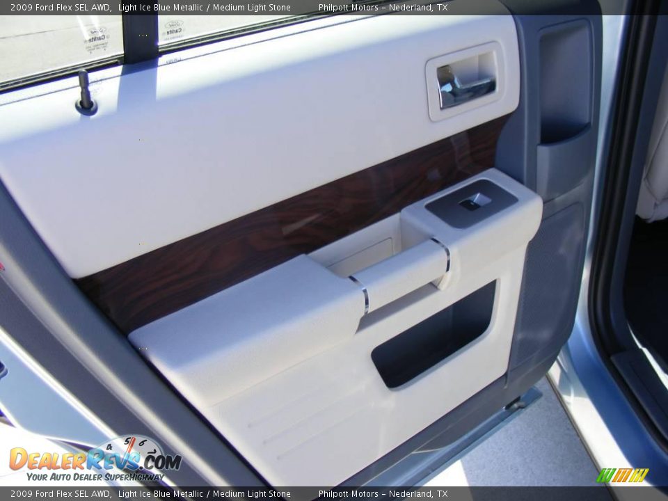 2009 Ford Flex SEL AWD Light Ice Blue Metallic / Medium Light Stone Photo #33
