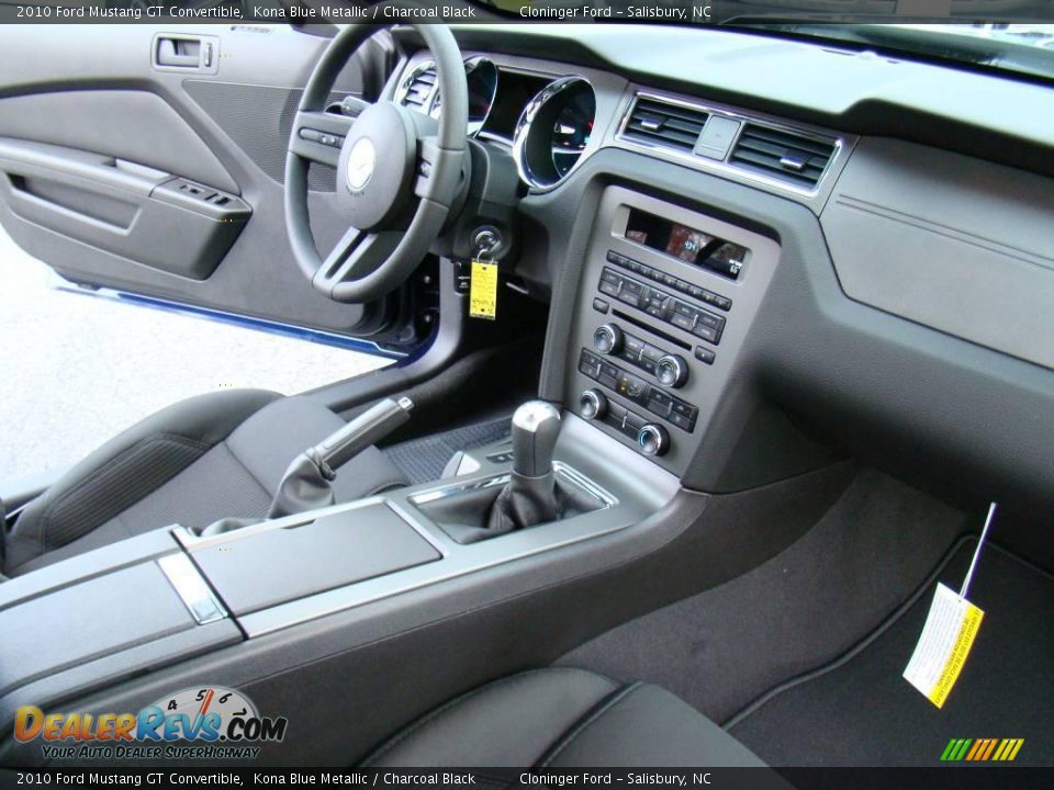 2010 Ford Mustang GT Convertible Kona Blue Metallic / Charcoal Black Photo #10