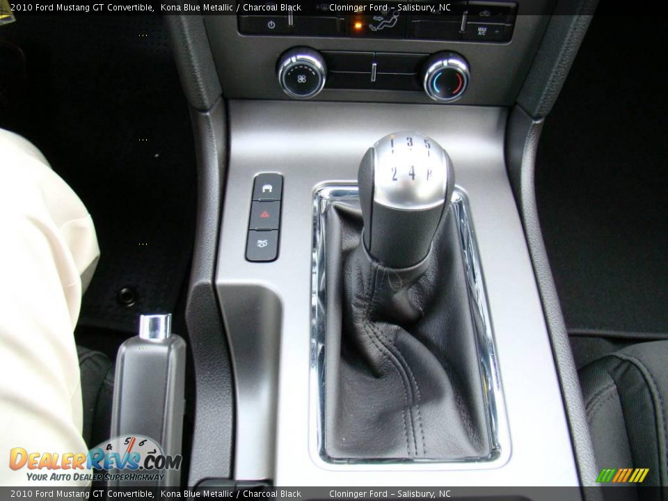 2010 Ford Mustang GT Convertible Kona Blue Metallic / Charcoal Black Photo #19