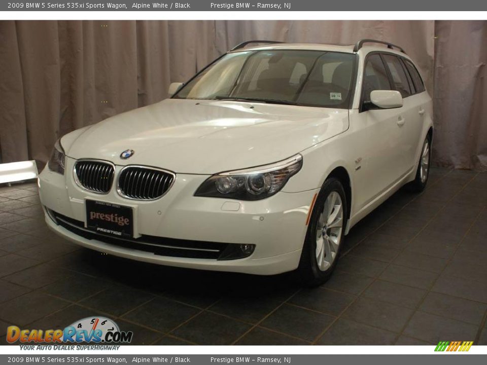 2009 BMW 5 Series 535xi Sports Wagon Alpine White / Black Photo #1