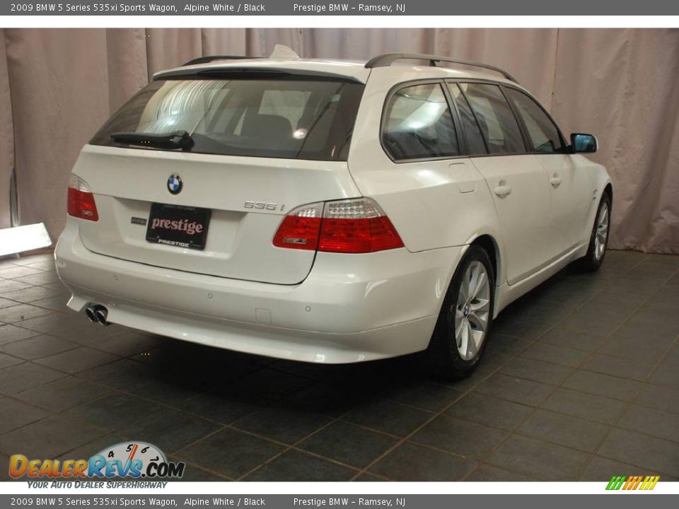 2009 BMW 5 Series 535xi Sports Wagon Alpine White / Black Photo #2