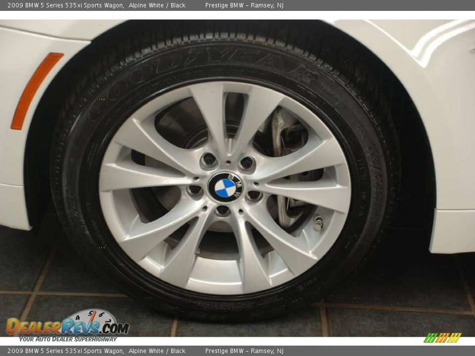 2009 BMW 5 Series 535xi Sports Wagon Alpine White / Black Photo #3