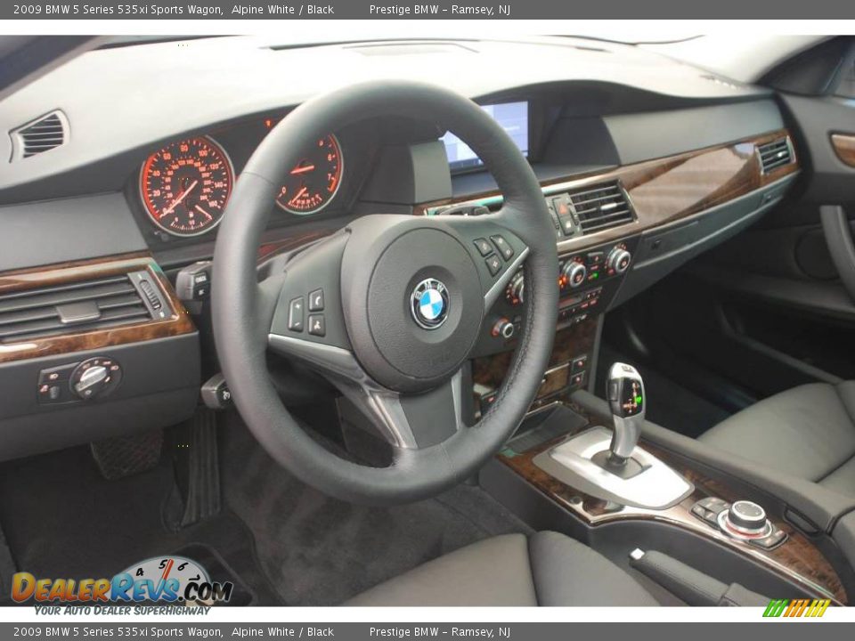 2009 BMW 5 Series 535xi Sports Wagon Alpine White / Black Photo #4