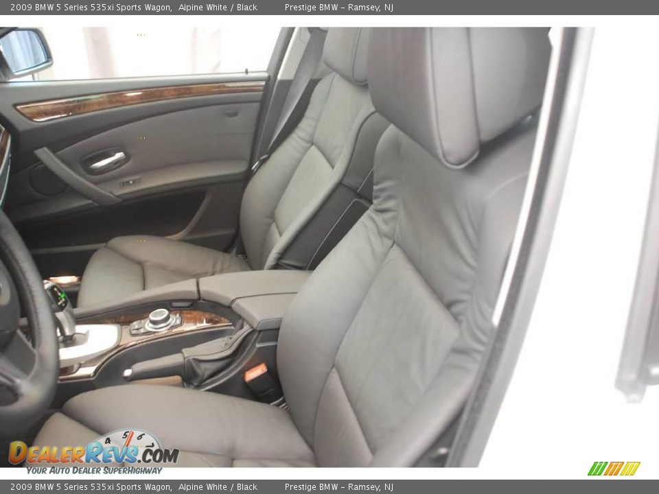 2009 BMW 5 Series 535xi Sports Wagon Alpine White / Black Photo #5