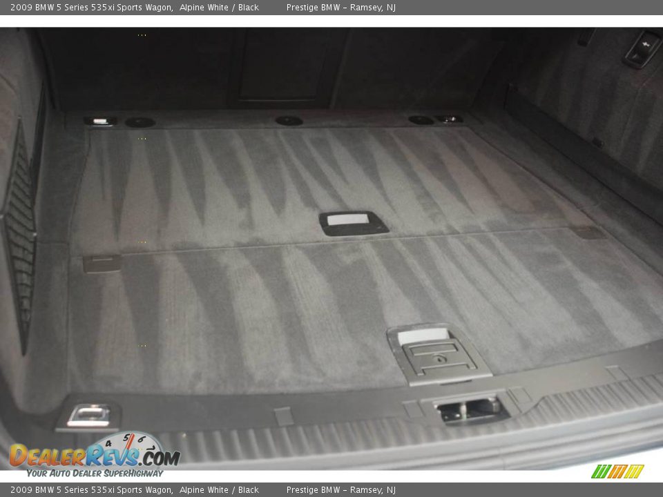 2009 BMW 5 Series 535xi Sports Wagon Alpine White / Black Photo #7