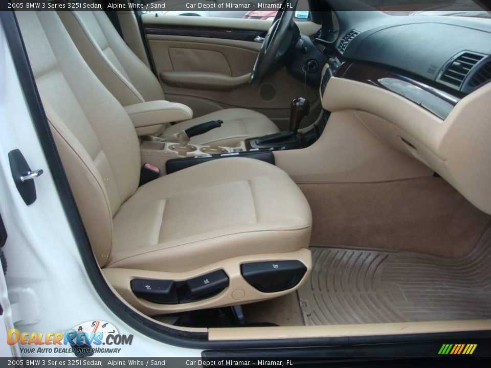 2005 BMW 3 Series 325i Sedan Alpine White / Sand Photo #11