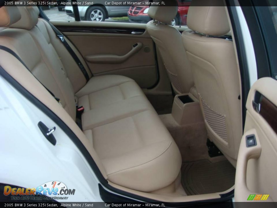 2005 BMW 3 Series 325i Sedan Alpine White / Sand Photo #12