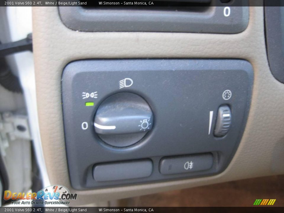 2001 Volvo S60 2.4T White / Beige/Light Sand Photo #11