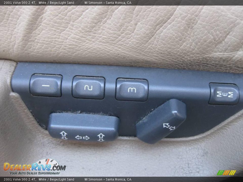 2001 Volvo S60 2.4T White / Beige/Light Sand Photo #12