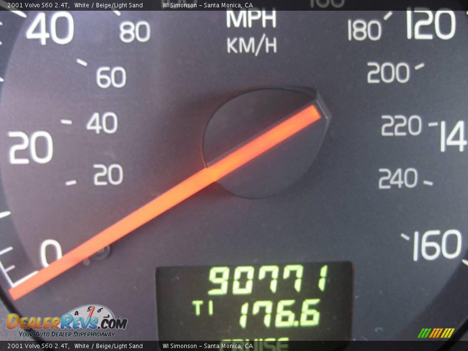 2001 Volvo S60 2.4T White / Beige/Light Sand Photo #13