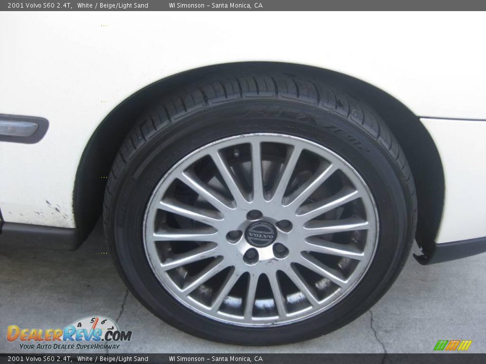 2001 Volvo S60 2.4T White / Beige/Light Sand Photo #28