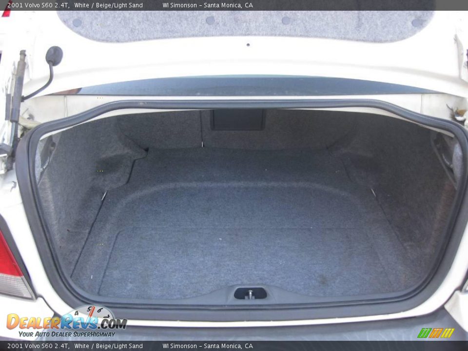 2001 Volvo S60 2.4T White / Beige/Light Sand Photo #30