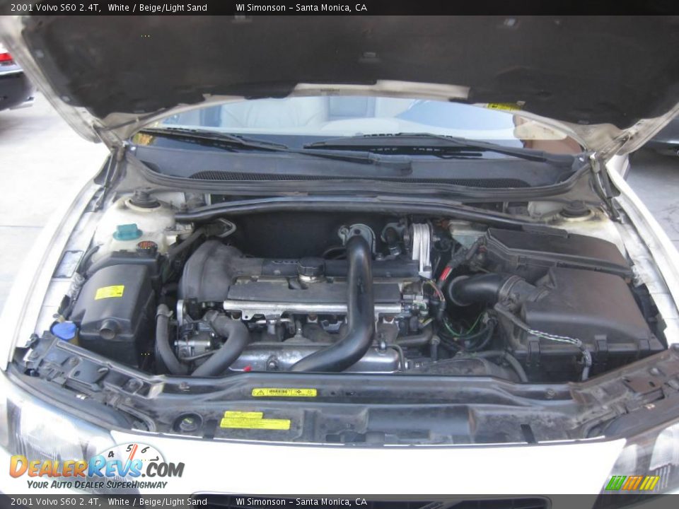 2001 Volvo S60 2.4T White / Beige/Light Sand Photo #33