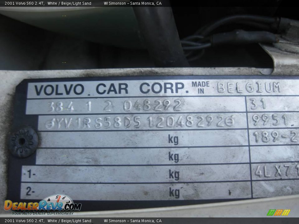 2001 Volvo S60 2.4T White / Beige/Light Sand Photo #34