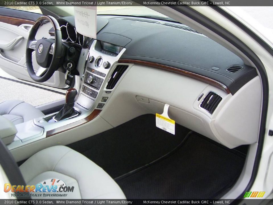2010 Cadillac CTS 3.0 Sedan White Diamond Tricoat / Light Titanium/Ebony Photo #15