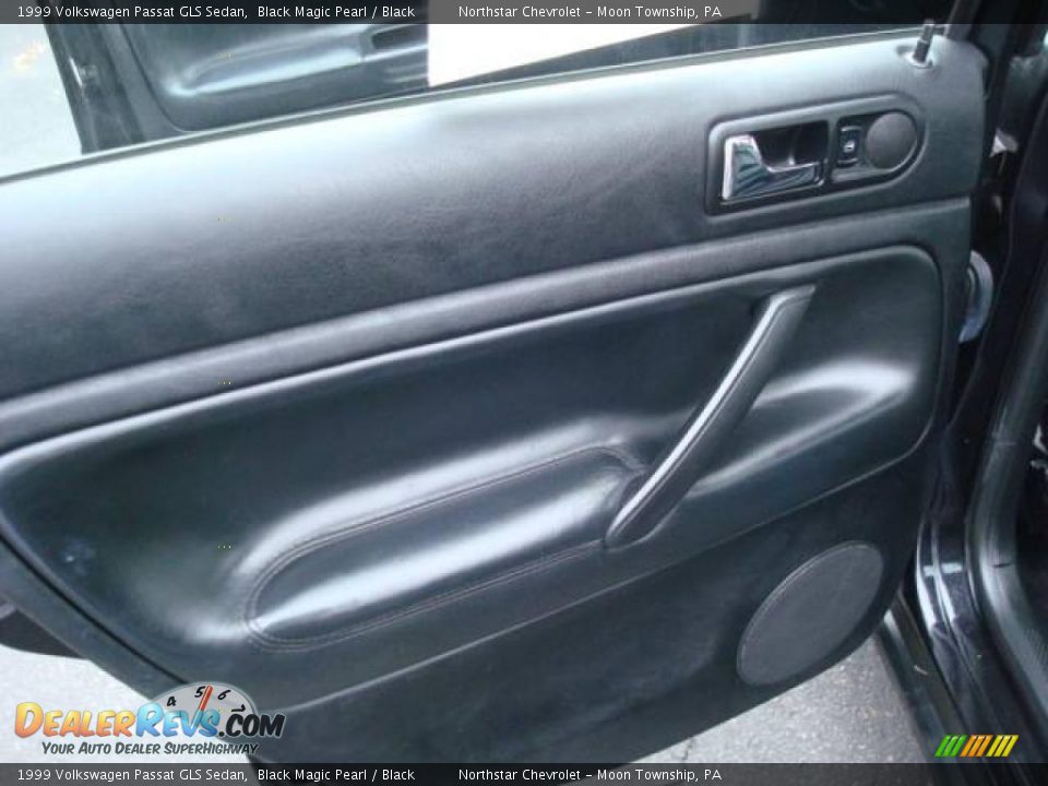 1999 Volkswagen Passat GLS Sedan Black Magic Pearl / Black Photo #13