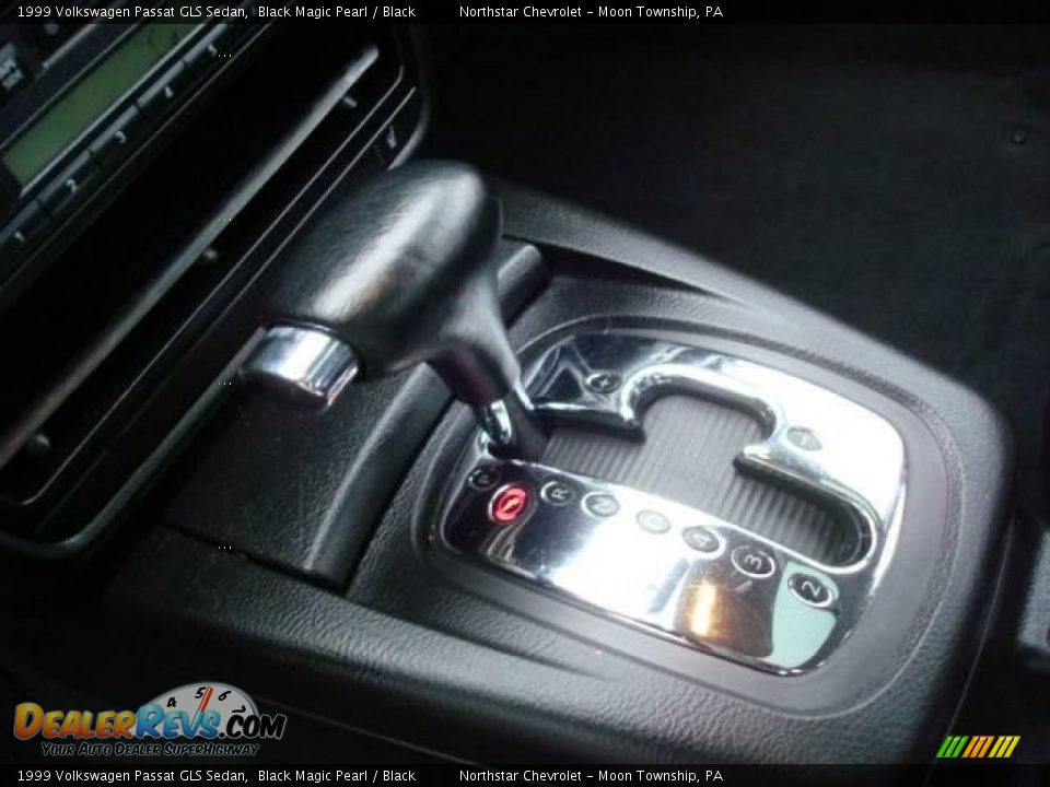 1999 Volkswagen Passat GLS Sedan Black Magic Pearl / Black Photo #16