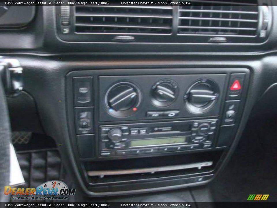 1999 Volkswagen Passat GLS Sedan Black Magic Pearl / Black Photo #18