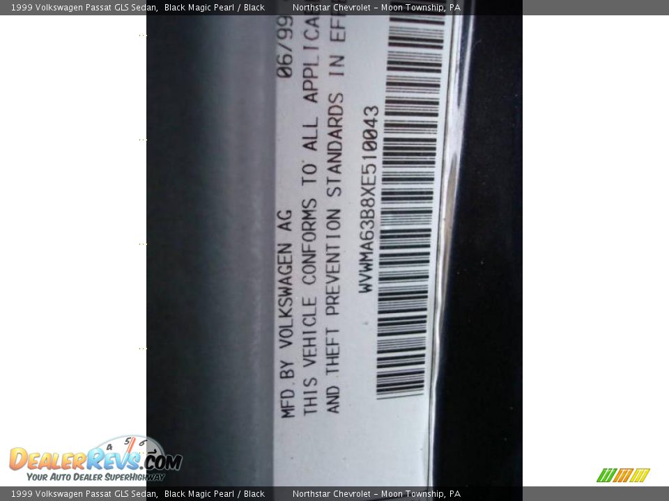 1999 Volkswagen Passat GLS Sedan Black Magic Pearl / Black Photo #19