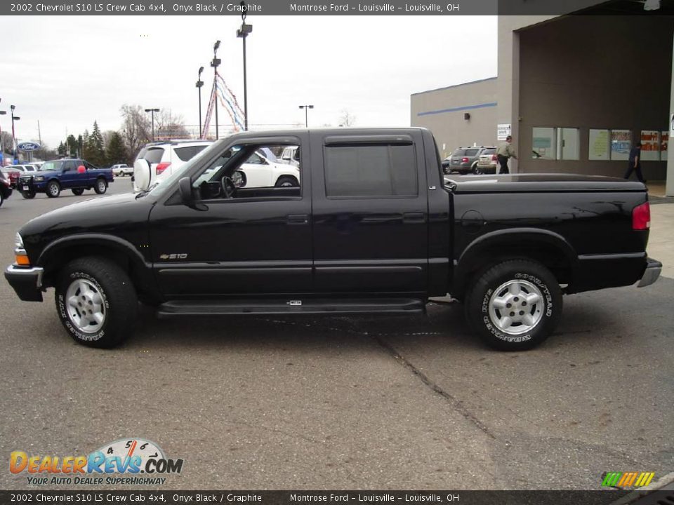 2002 Chevrolet S10 LS Crew Cab 4x4 Onyx Black / Graphite Photo #2