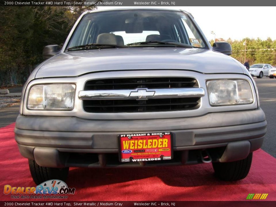 2000 Chevrolet Tracker 4WD Hard Top Silver Metallic / Medium Gray Photo #2