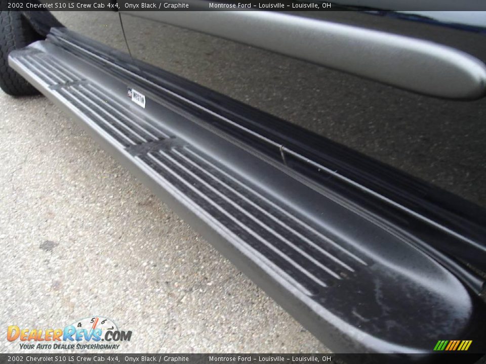 2002 Chevrolet S10 LS Crew Cab 4x4 Onyx Black / Graphite Photo #12