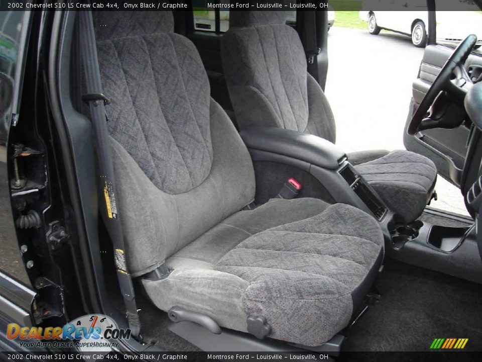 2002 Chevrolet S10 LS Crew Cab 4x4 Onyx Black / Graphite Photo #17