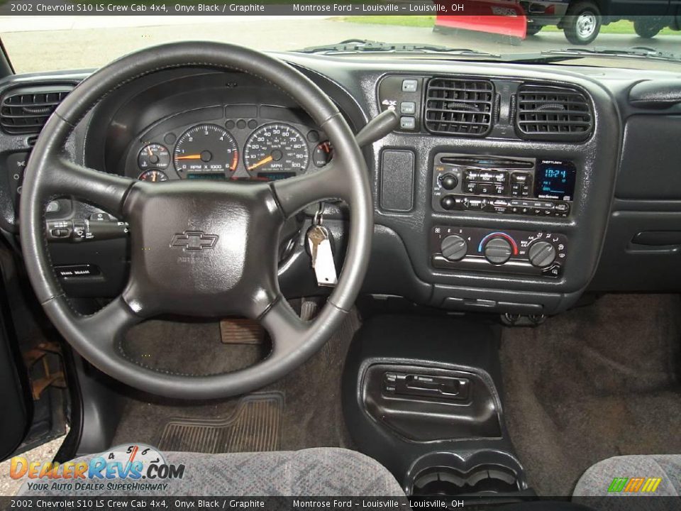 2002 Chevrolet S10 LS Crew Cab 4x4 Onyx Black / Graphite Photo #20