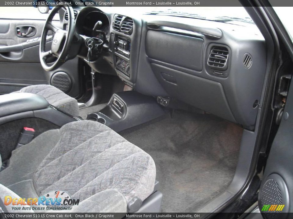 2002 Chevrolet S10 LS Crew Cab 4x4 Onyx Black / Graphite Photo #24