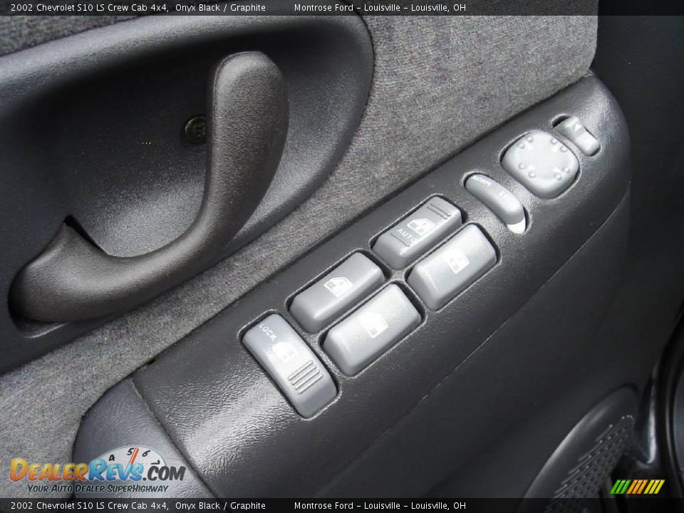 2002 Chevrolet S10 LS Crew Cab 4x4 Onyx Black / Graphite Photo #27