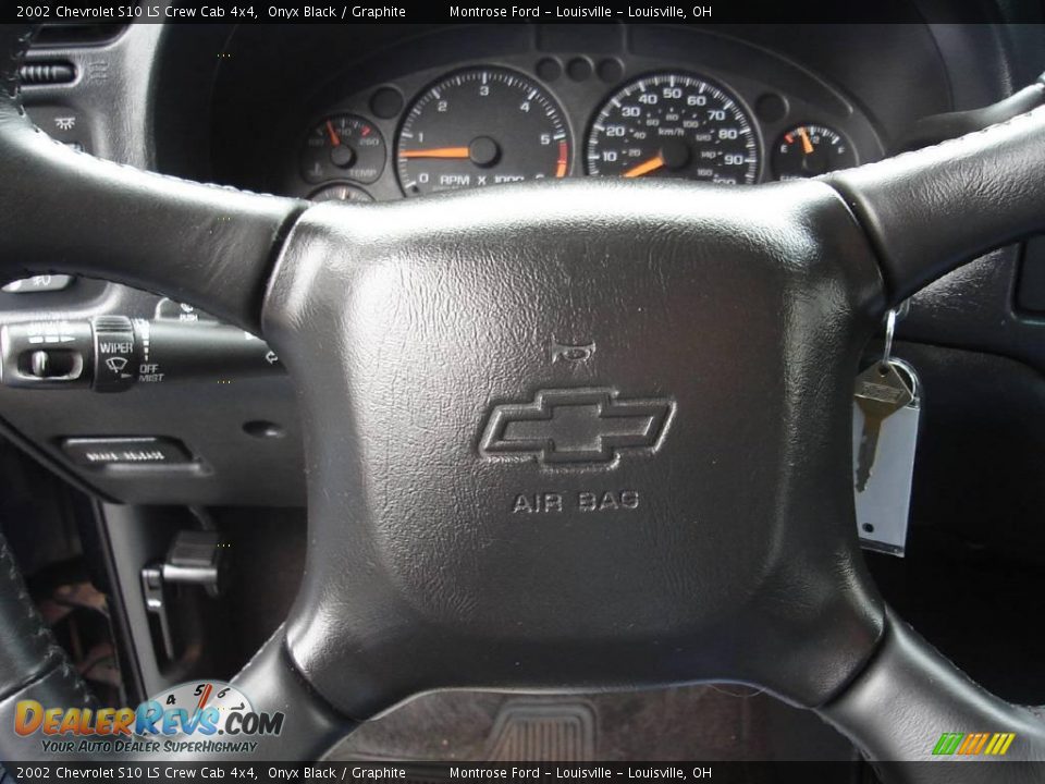 2002 Chevrolet S10 LS Crew Cab 4x4 Onyx Black / Graphite Photo #31