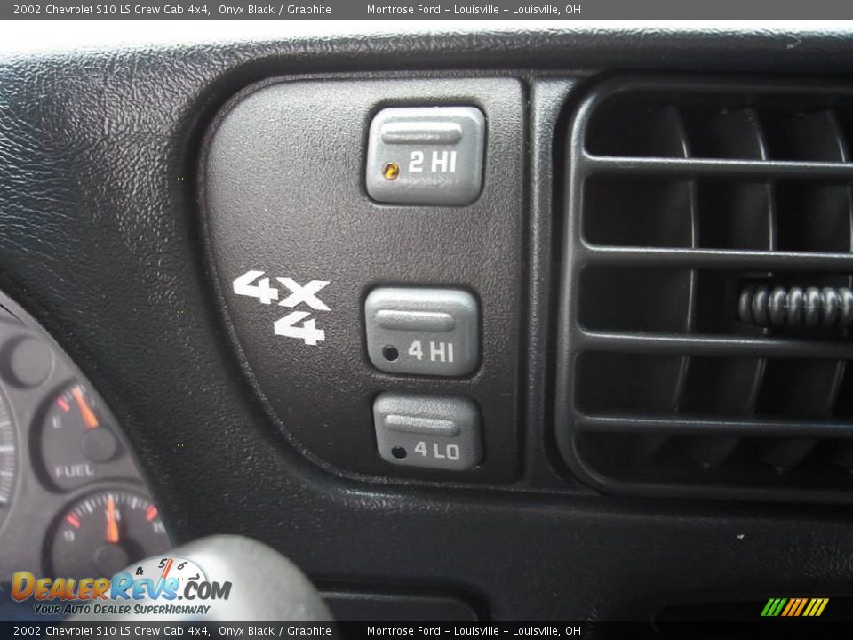 2002 Chevrolet S10 LS Crew Cab 4x4 Onyx Black / Graphite Photo #33