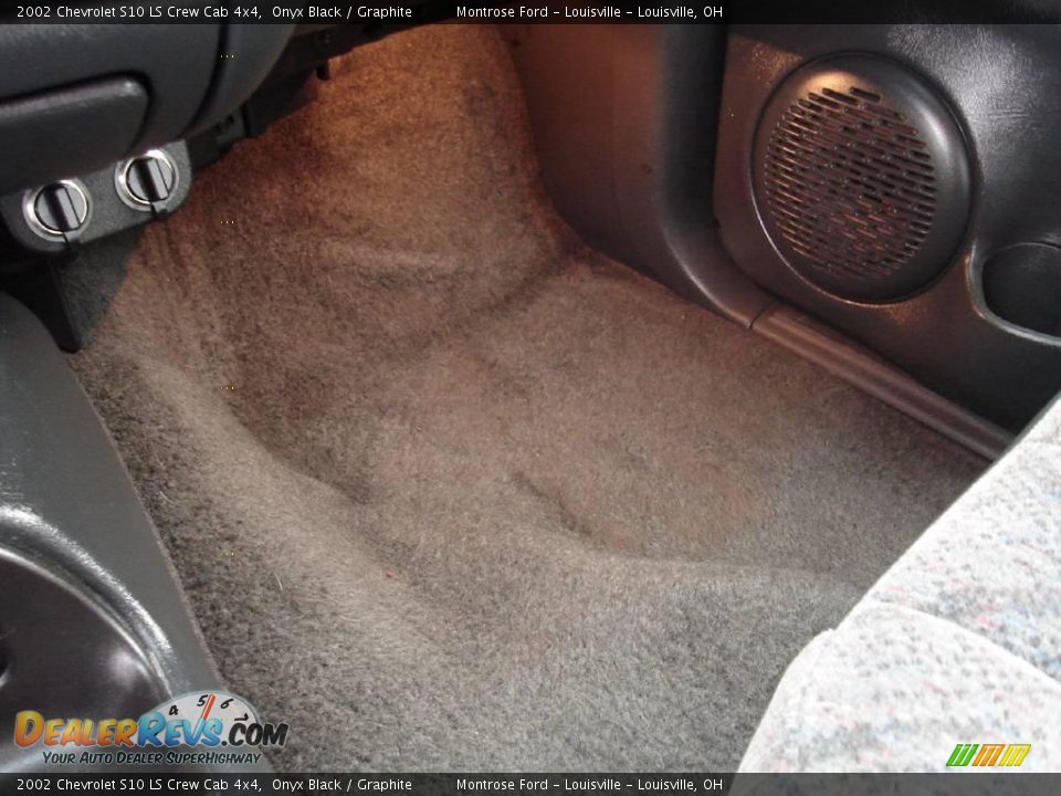 2002 Chevrolet S10 LS Crew Cab 4x4 Onyx Black / Graphite Photo #35