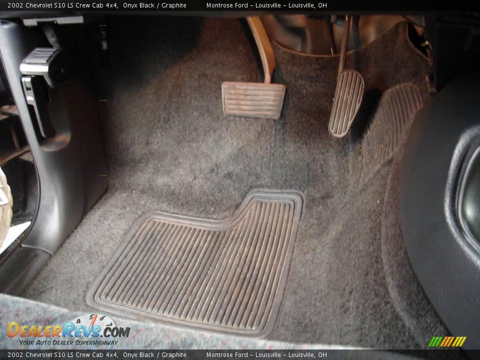 2002 Chevrolet S10 LS Crew Cab 4x4 Onyx Black / Graphite Photo #36
