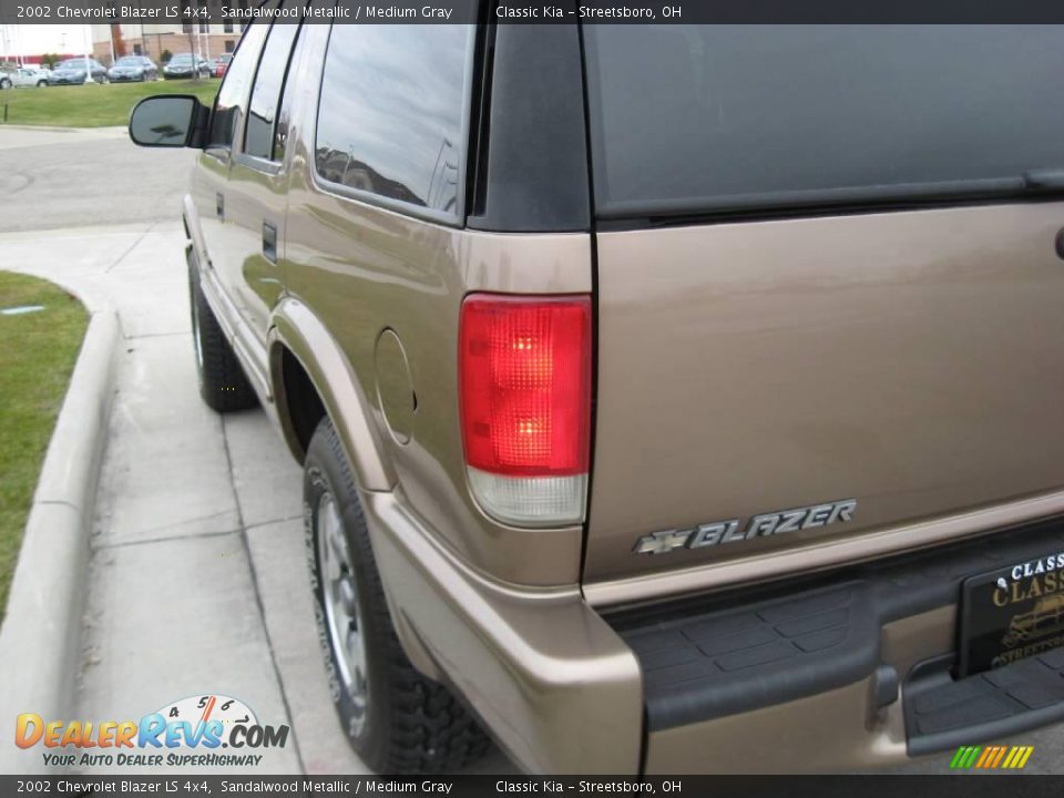 2002 Chevrolet Blazer LS 4x4 Sandalwood Metallic / Medium Gray Photo #7