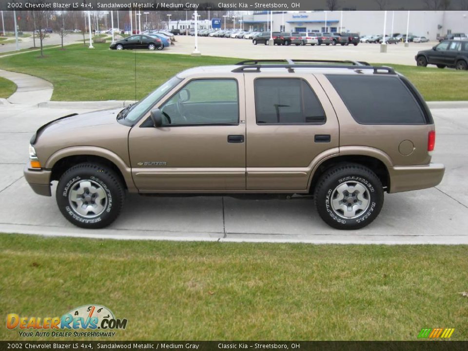 2002 Chevrolet Blazer LS 4x4 Sandalwood Metallic / Medium Gray Photo #8