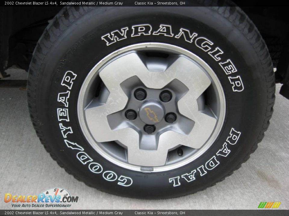 2002 Chevrolet Blazer LS 4x4 Sandalwood Metallic / Medium Gray Photo #9