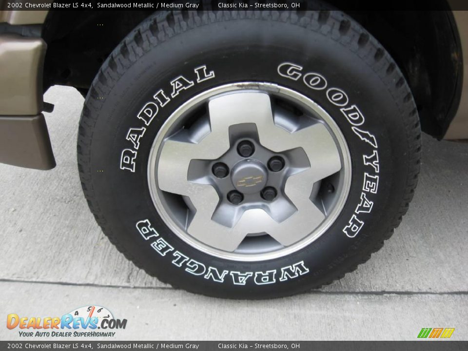 2002 Chevrolet Blazer LS 4x4 Sandalwood Metallic / Medium Gray Photo #10