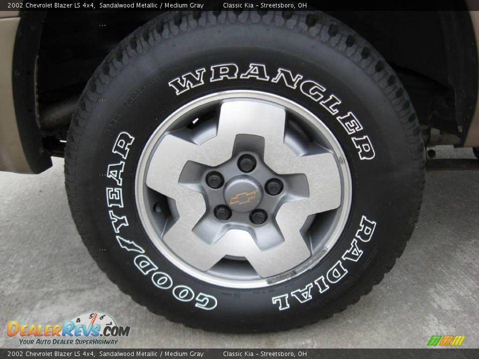 2002 Chevrolet Blazer LS 4x4 Sandalwood Metallic / Medium Gray Photo #12