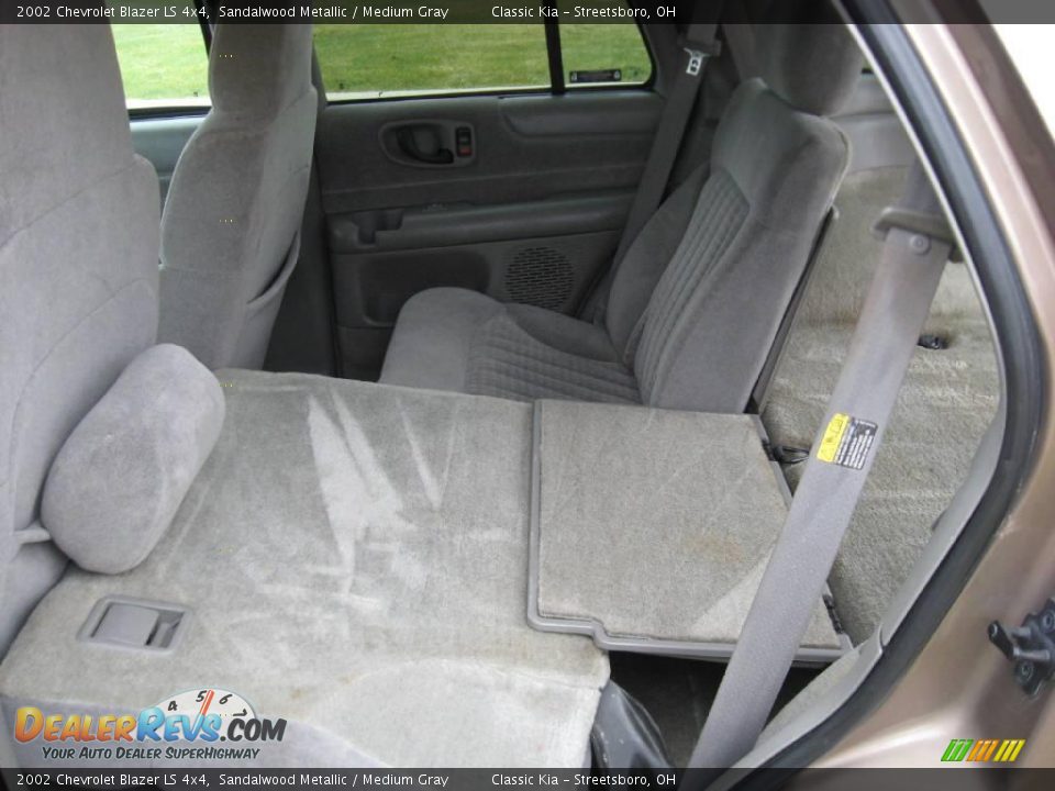 2002 Chevrolet Blazer LS 4x4 Sandalwood Metallic / Medium Gray Photo #15